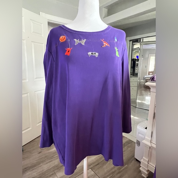 Halloween long sleeve shirt
Size 1x - Picture 1 of 3